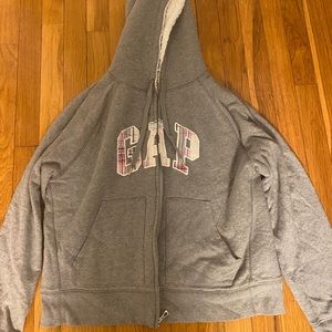 Gap sweater